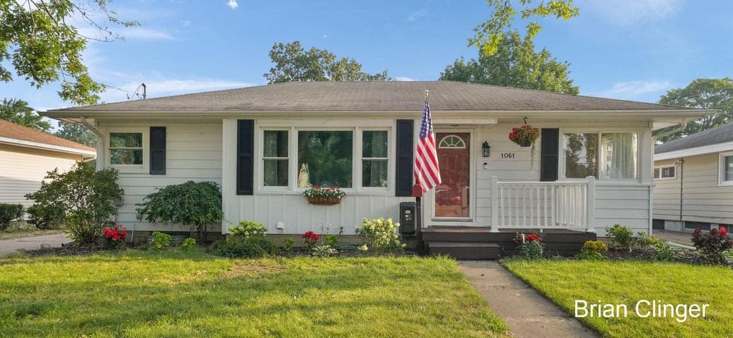 1061 Den Hertog Street SW, Wyoming, MI 49509