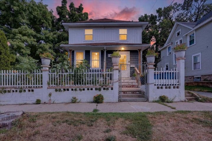 243 Delaware Street SE, Grand Rapids, MI 49507