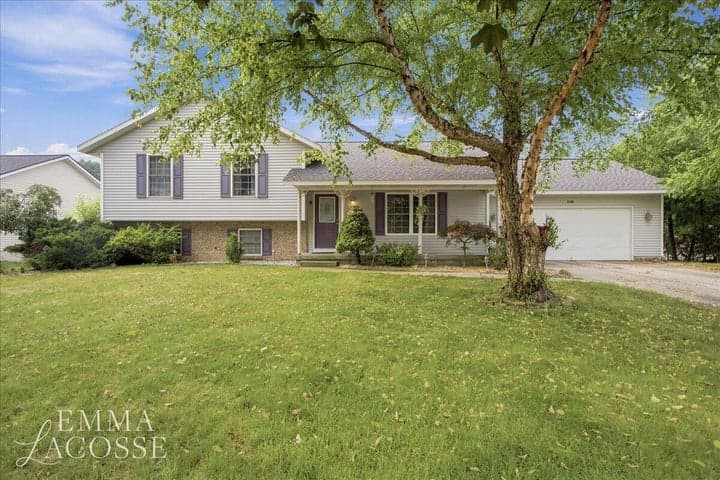 3560 Rush Creek Drive, Hudsonville, MI 49426