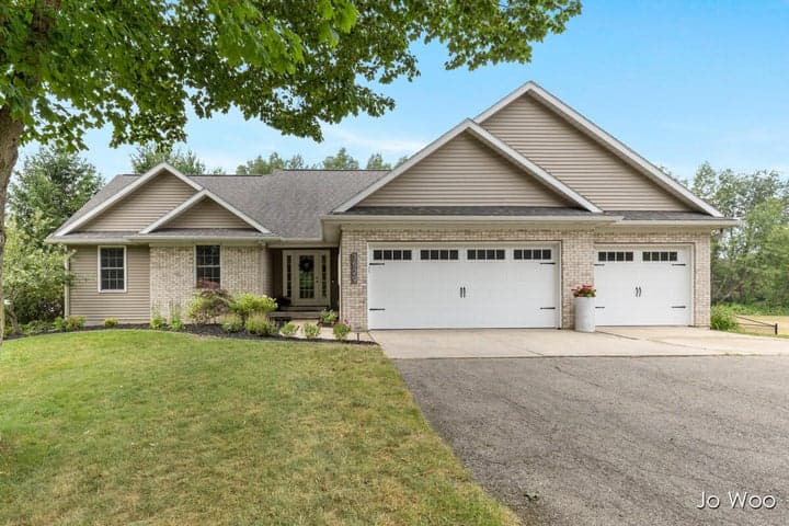 3529 Buttrick Avenue SE, Ada, MI 49301