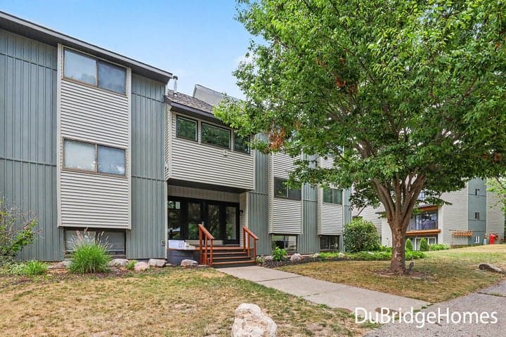 6711 Boca Vista Drive NE 102, Rockford, MI 49341