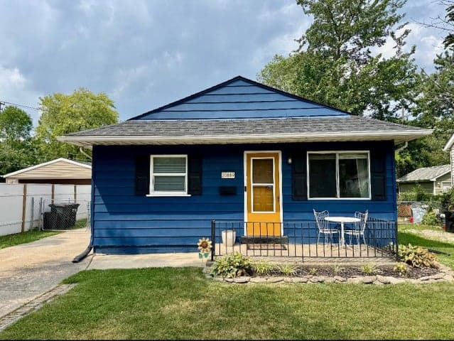 20889 E Ridgemont Road, Harper Woods, MI 48225