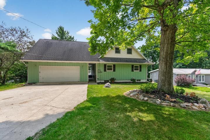 539 Fox Lake Trail, Horton, MI 49246