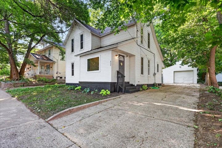 832 Thomas Street SE, Grand Rapids, MI 49506