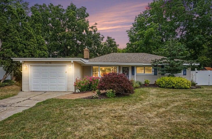 1696 Burke Avenue NE, Grand Rapids, MI 49505