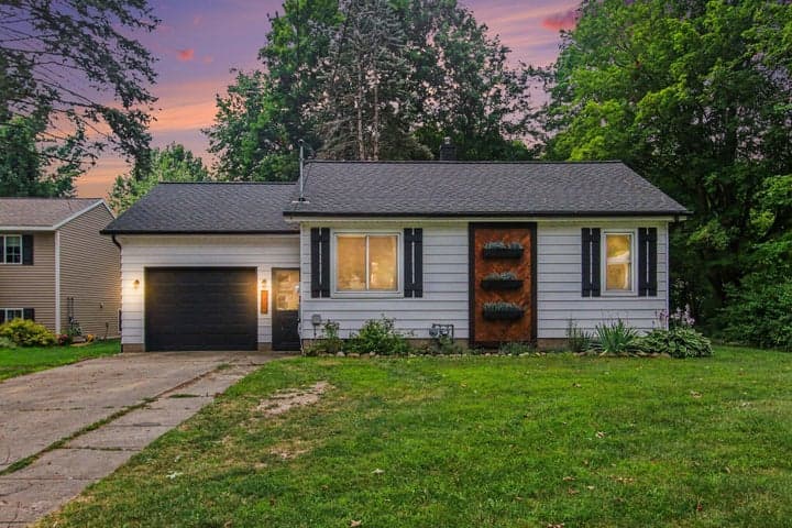 350 E Superior Street, Wayland, MI 49348