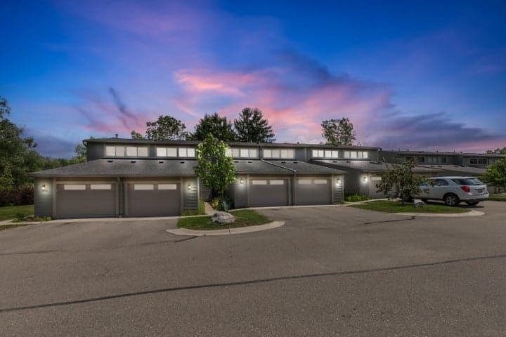 690 Peninsula Court, Ann Arbor, MI 48105