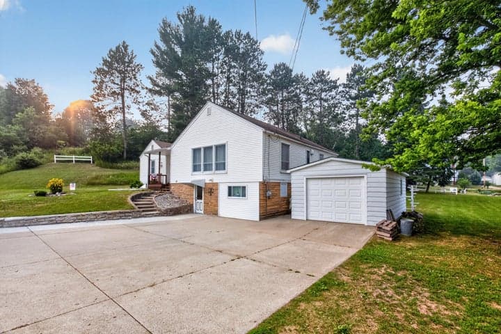 226 W Church Avenue, Reed City, MI 49677