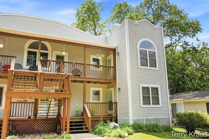 7374 N Shore Drive 17, South Haven, MI 49090