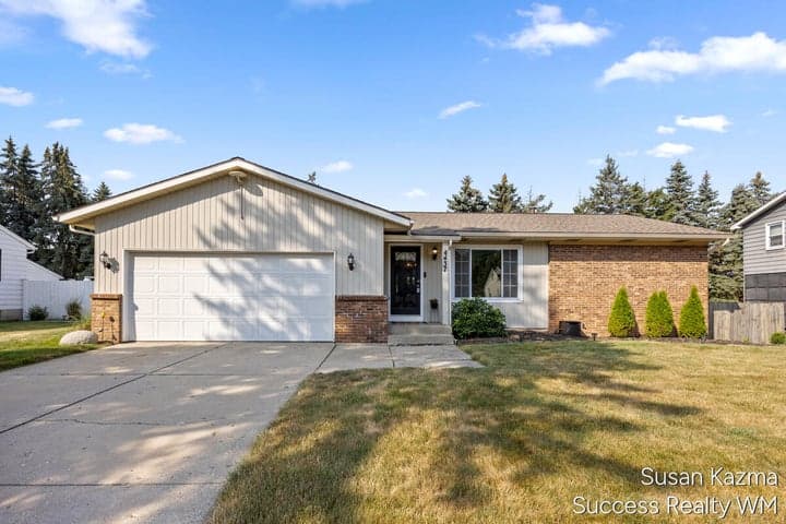 4437 Forest Park Drive SW, Wyoming, MI 49519
