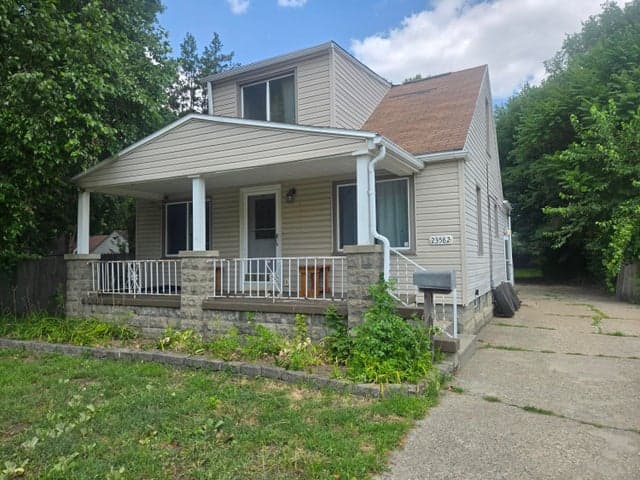 23582 Beierman Avenue, Warren, MI 48091
