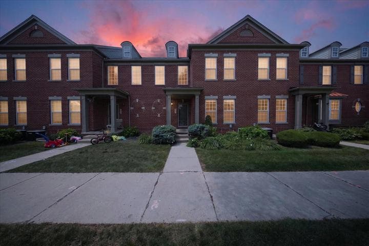 49816 Potomac Road 81, Canton, MI 48188