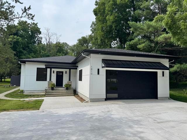 1810 Leonard Street NW, Grand Rapids, MI 49534