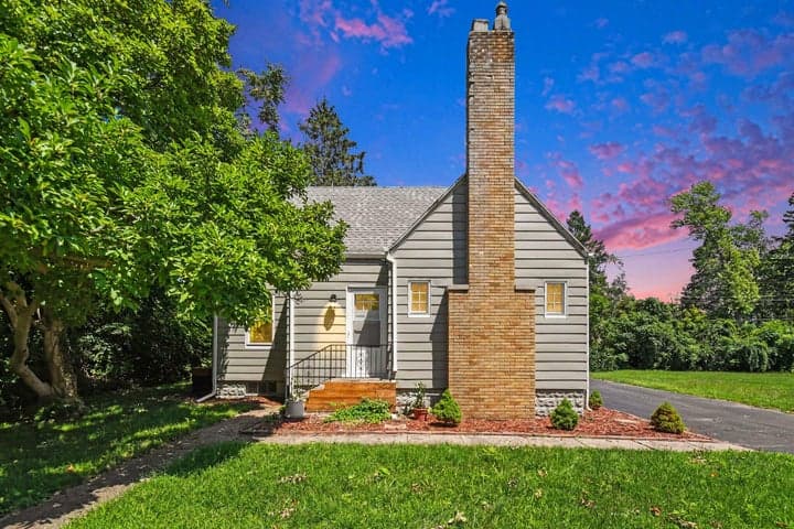 1549 Broadway, Benton Harbor, MI 49022