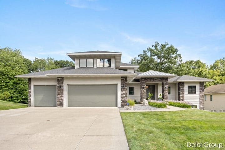 1978 Oak Hollow Road NW, Grand Rapids, MI 49504