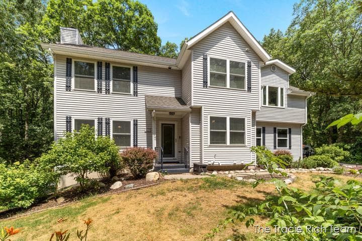 4669 Wood Valley Court NE, Rockford, MI 49341