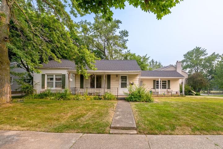 2505 Boston Street SE, Grand Rapids, MI 49506