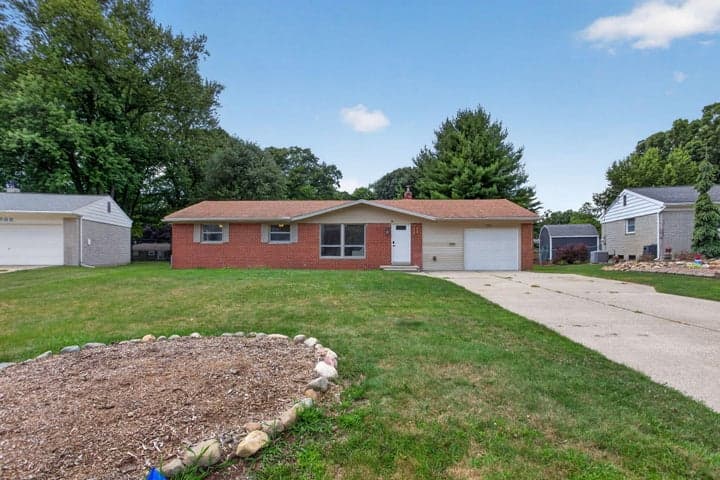564 Birchwood Street, Jackson, MI 49203