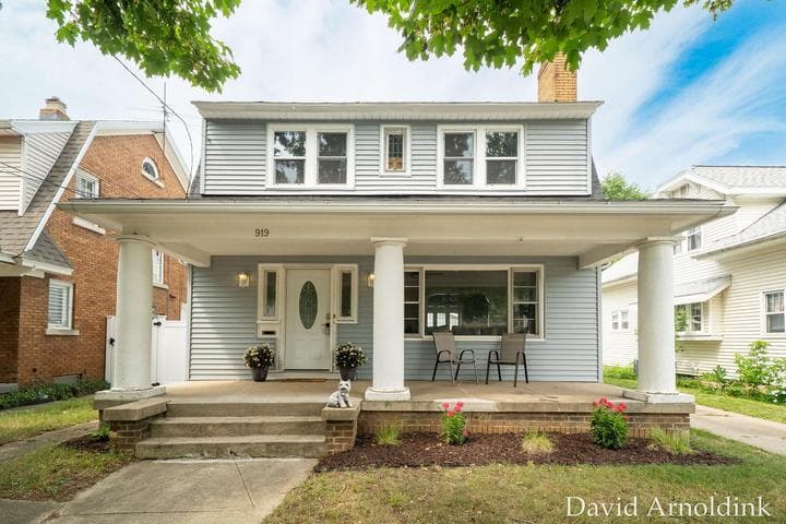 919 Myrtle Street NW, Grand Rapids, MI 49504