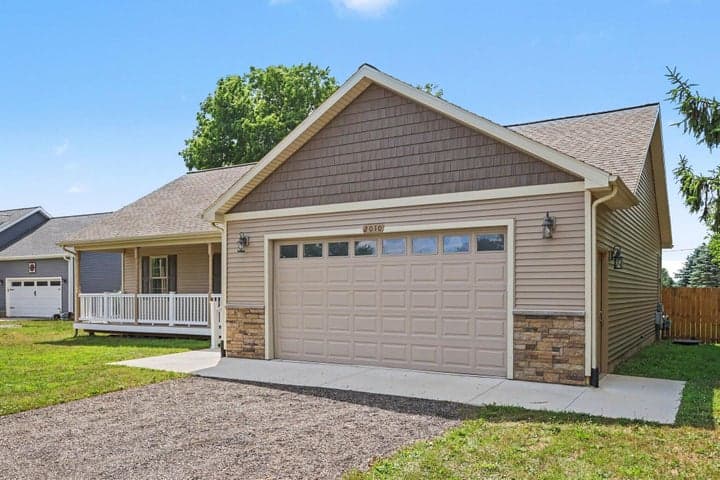 2010 Wolf Lake Road, Grass Lake, MI 49240
