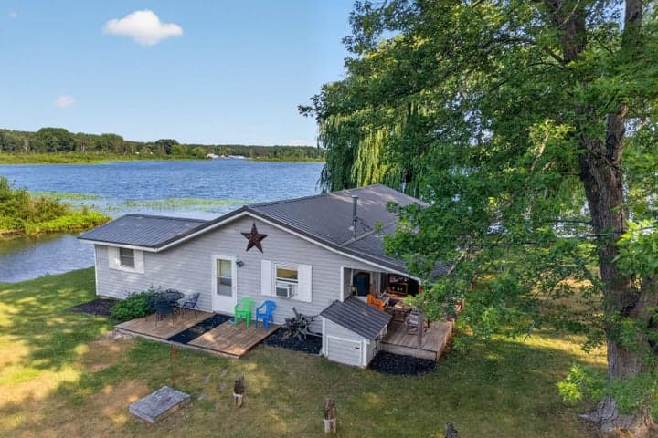 9582 N Shore Drive, Evart, MI 49631
