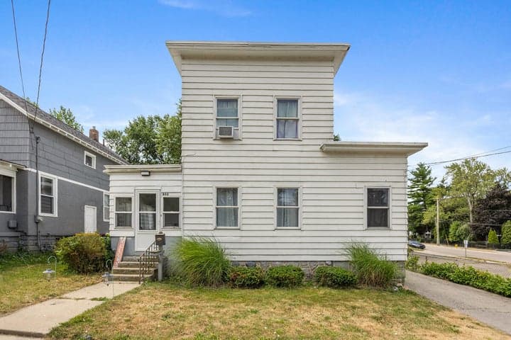 852 Leonard Street NE, Grand Rapids, MI 49503