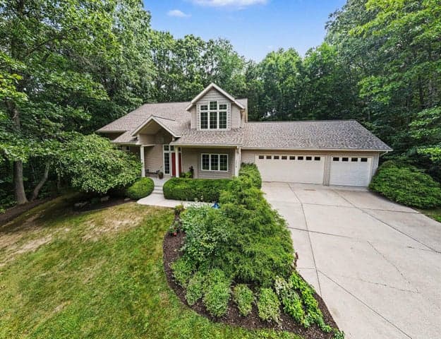 7518 Barn Ridge Drive NE, Rockford, MI 49341