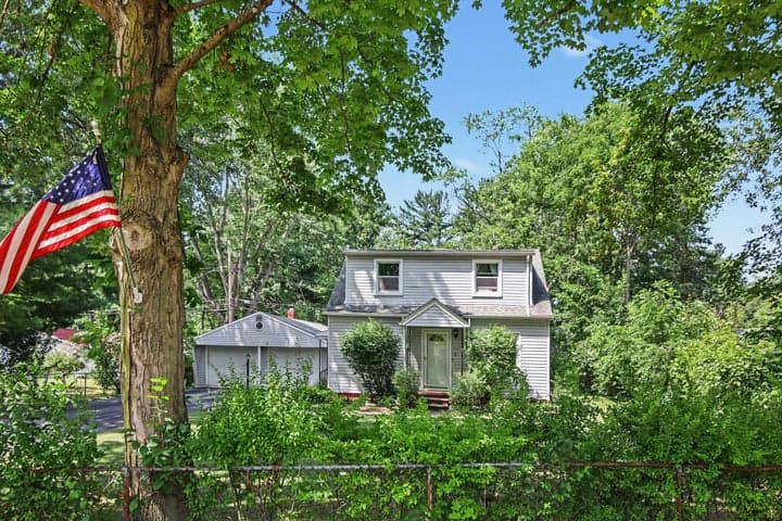 10624 Borgman Avenue, Belleville, MI 48111