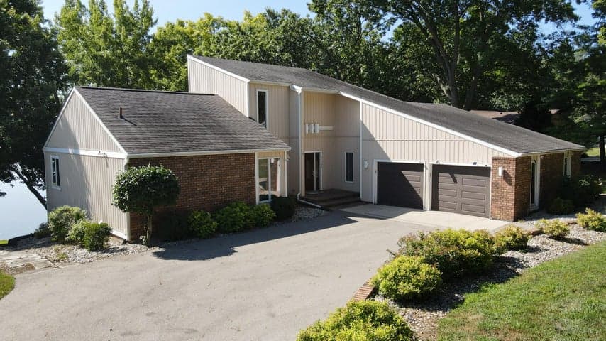 61583 Raintree Boulevard, Sturgis, MI 49091