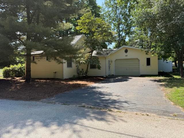 105 W Johannah Street, Whitehall, MI 49461