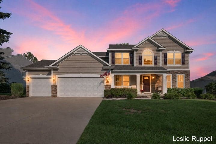 2643 Arbor Chase Drive NE, Grand Rapids, MI 49525