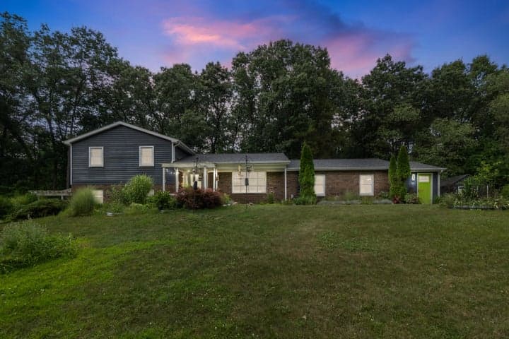 3950 Queen Oaks Drive, Chelsea, MI 48118