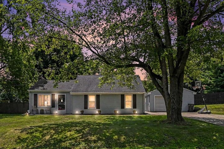 325 Burt Avenue, Jackson, MI 49201