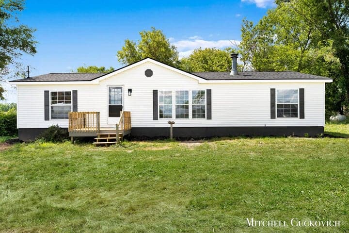 7110 W 44th Street, Fremont, MI 49412