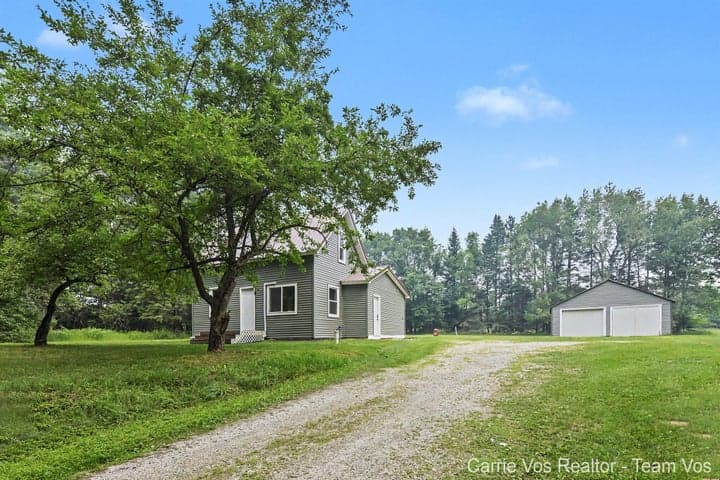 3251 E 46 Road, Cadillac, MI 49601