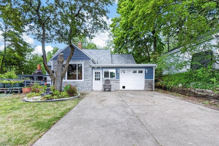 1202 Pinehurst Boulevard, Kalamazoo, MI 49006