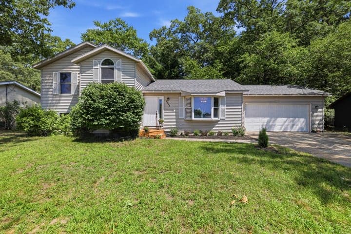 2046 N Roberts Road, Muskegon, MI 49445