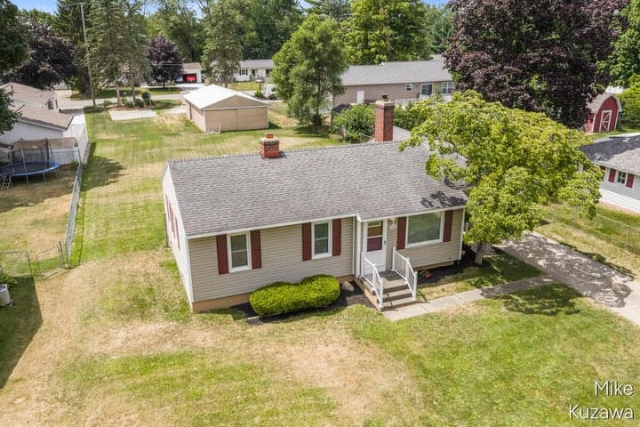 3901 Suburban Shores Drive NE, Grand Rapids, MI 49525