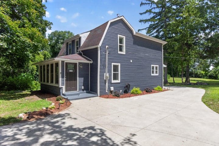 1227 Wayne Street, Jackson, MI 49202