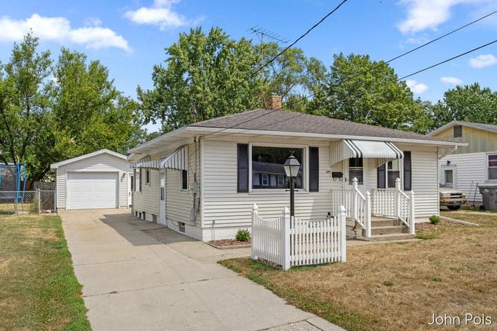 247 43rd Street SW, Grand Rapids, MI 49548