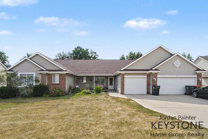 2117 Kinnrow Avenue NW, Walker, MI 49534