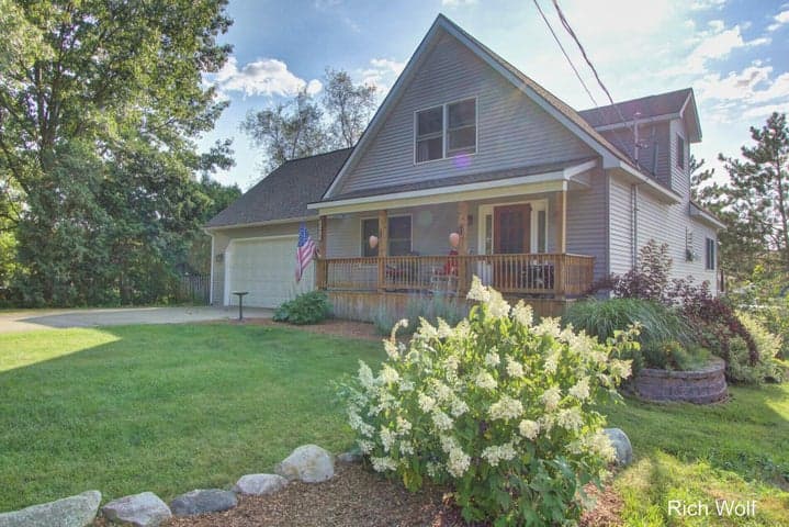 8611 Mohawk Trail, Howard City, MI 49329