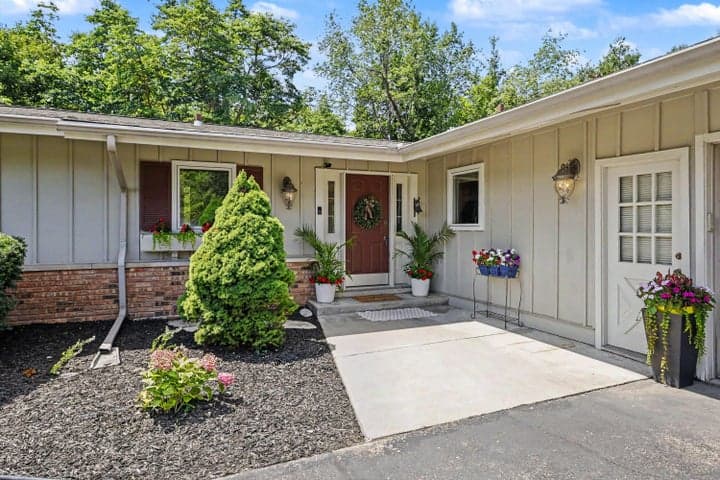 4414 Tanglewood Trail, St. Joseph, MI 49085