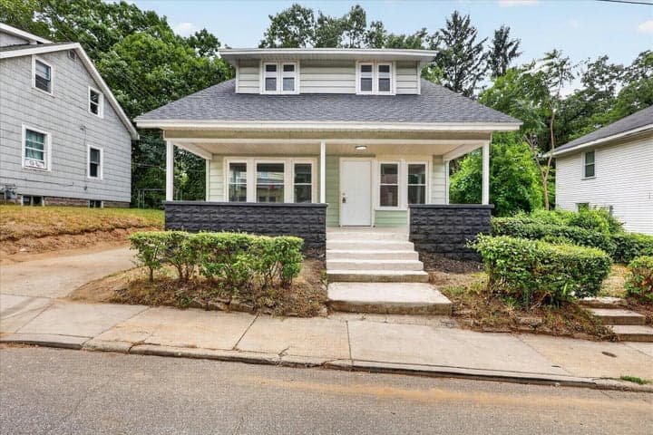 668 Alexander Street SE, Grand Rapids, MI 49507