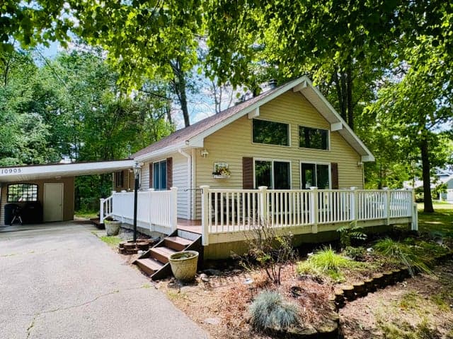 10905 1st Street, Canadian Lakes, MI 49346