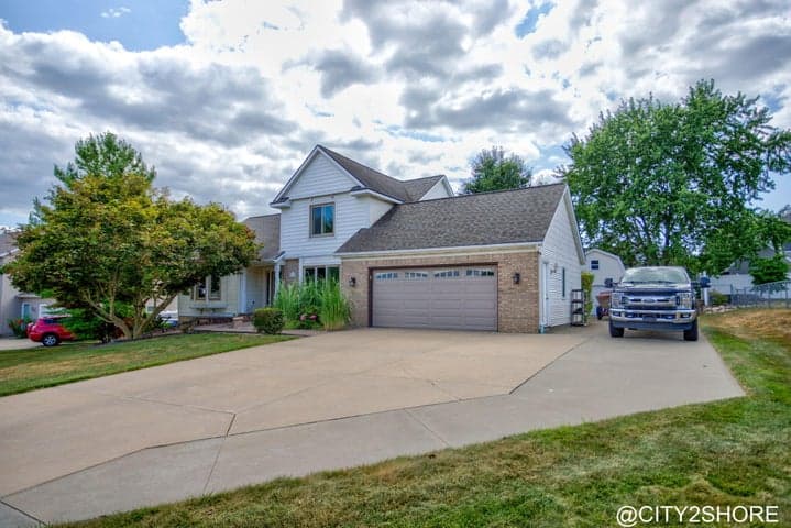 6719 Crown Point Drive, Hudsonville, MI 49426