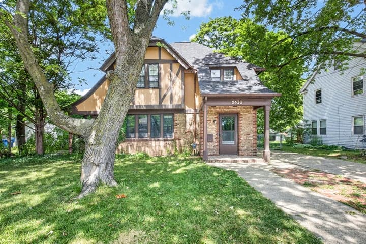 2433 E Main Street, Kalamazoo, MI 49048