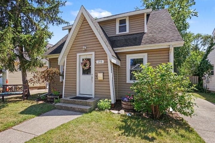 194 W 20th Street, Holland, MI 49423