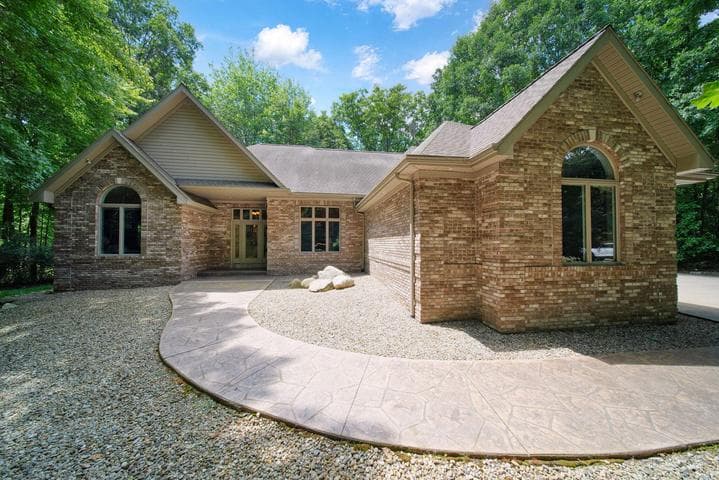 2500 Reynolds Road, Jackson, MI 49201