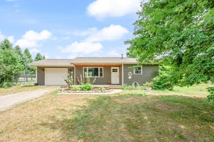 23886 Newcosta Avenue, Paris, MI 49338